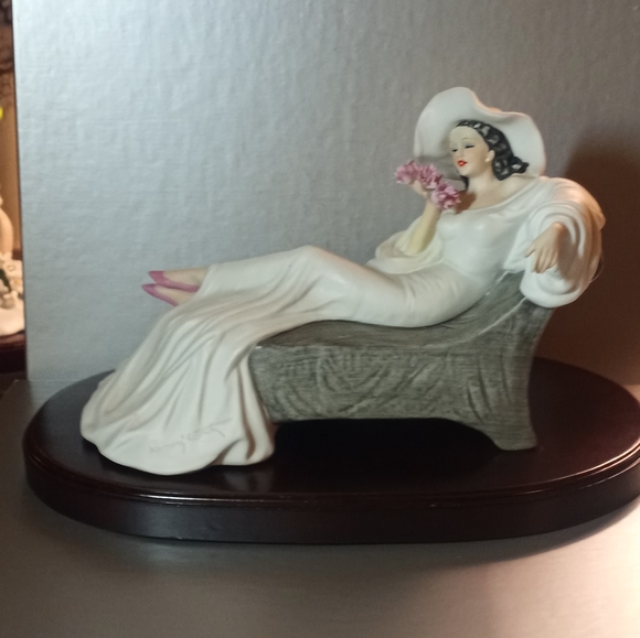ICART Elegant Heirloom Tradition Collectible Figurine 2144-7,500 - Picture 5 of 10
